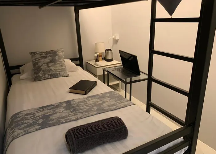 Pwa Phra Khanong Hostel *